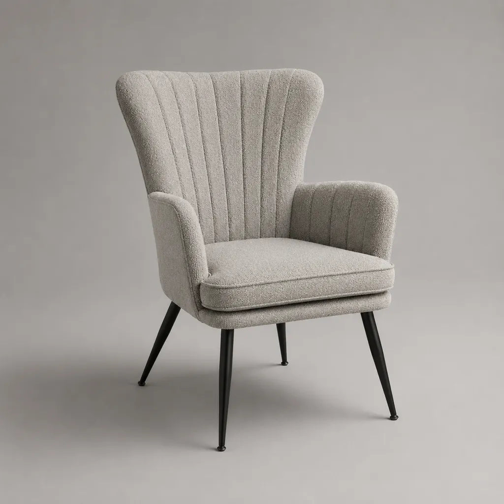 Fauteuil bergère en tissu bouclé gris clair avec accoudoirs et pieds en acier noir, 78 × 76 × 97 cm